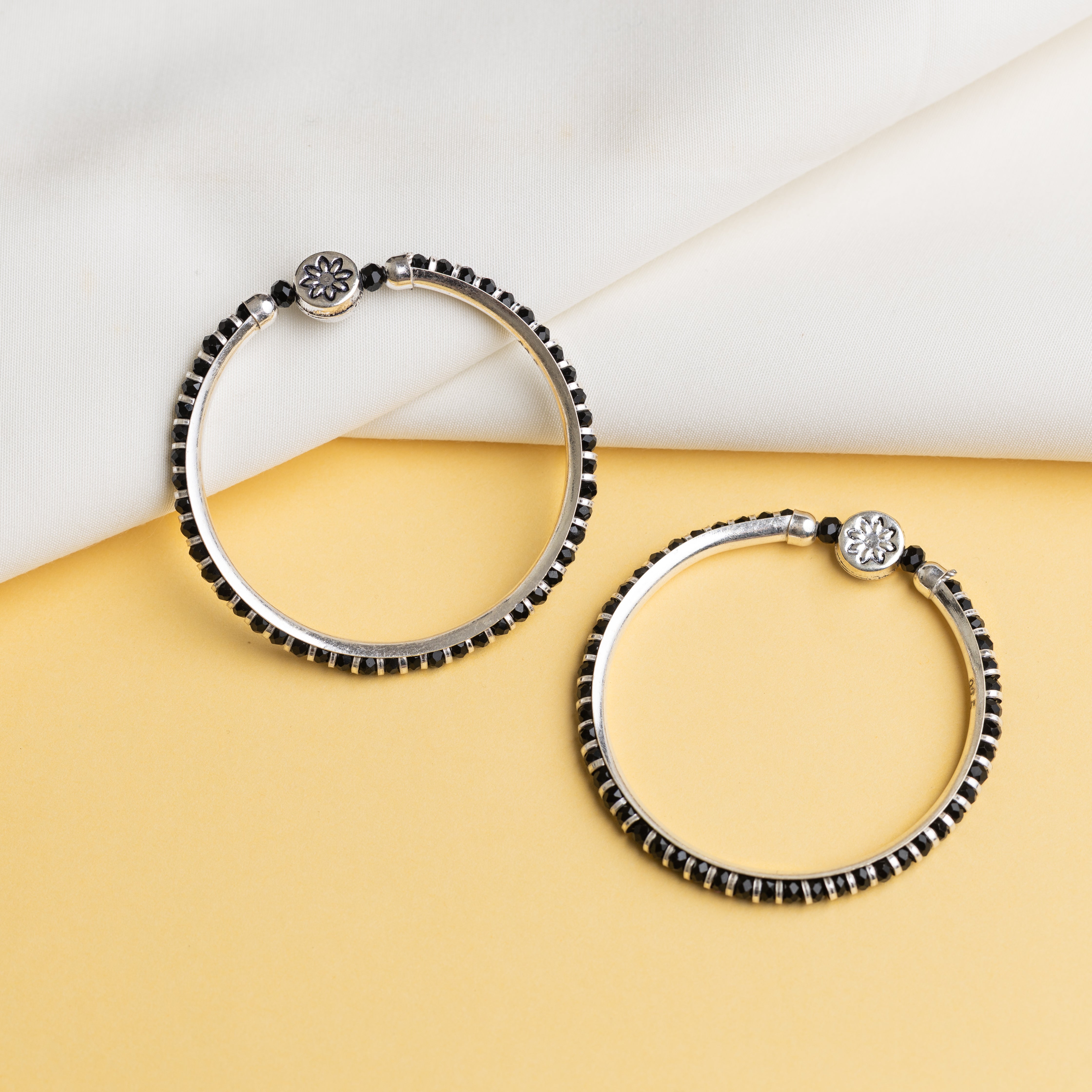 Nanhi Kadli / Bangles