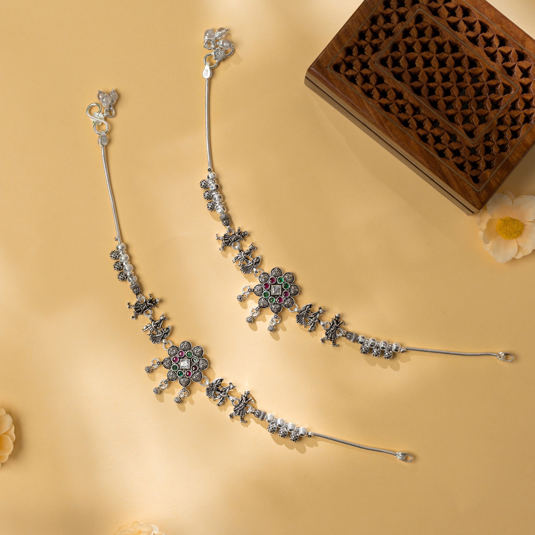 Baarat Motif Payal