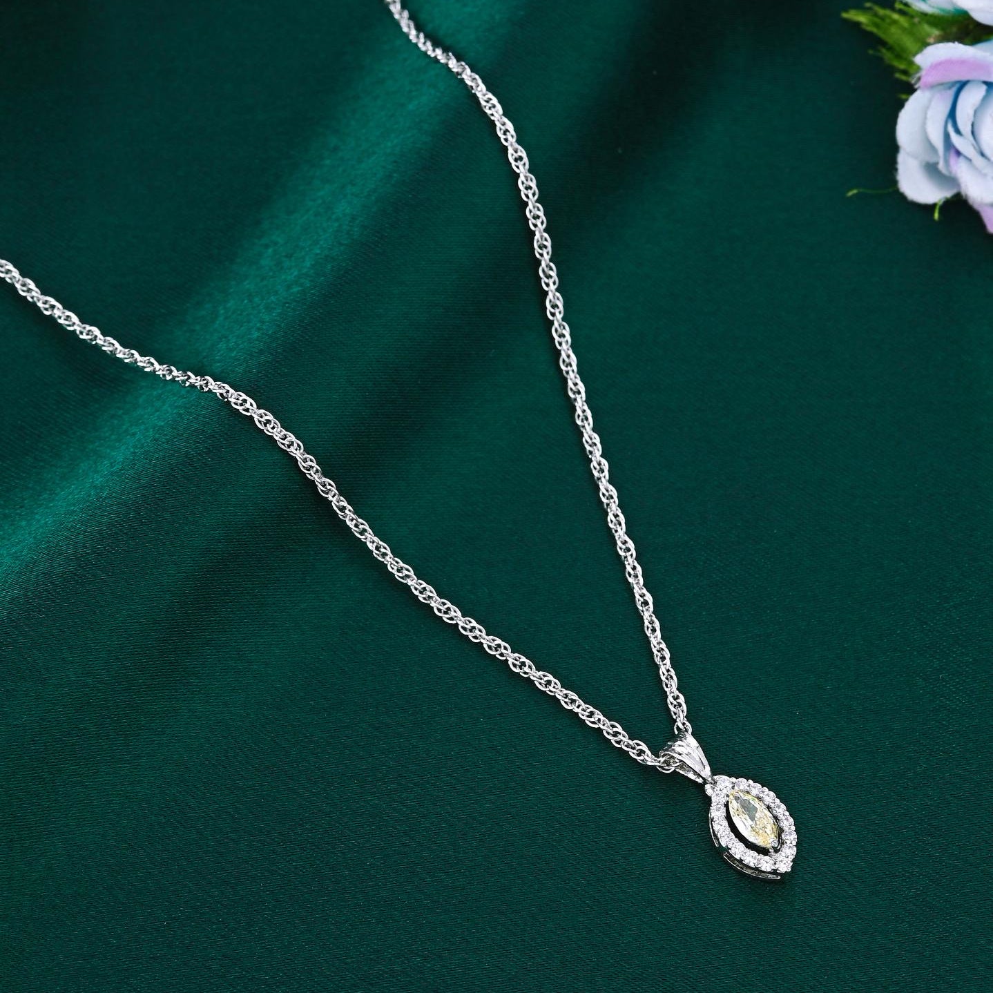 Butter Glow Pendant Chain