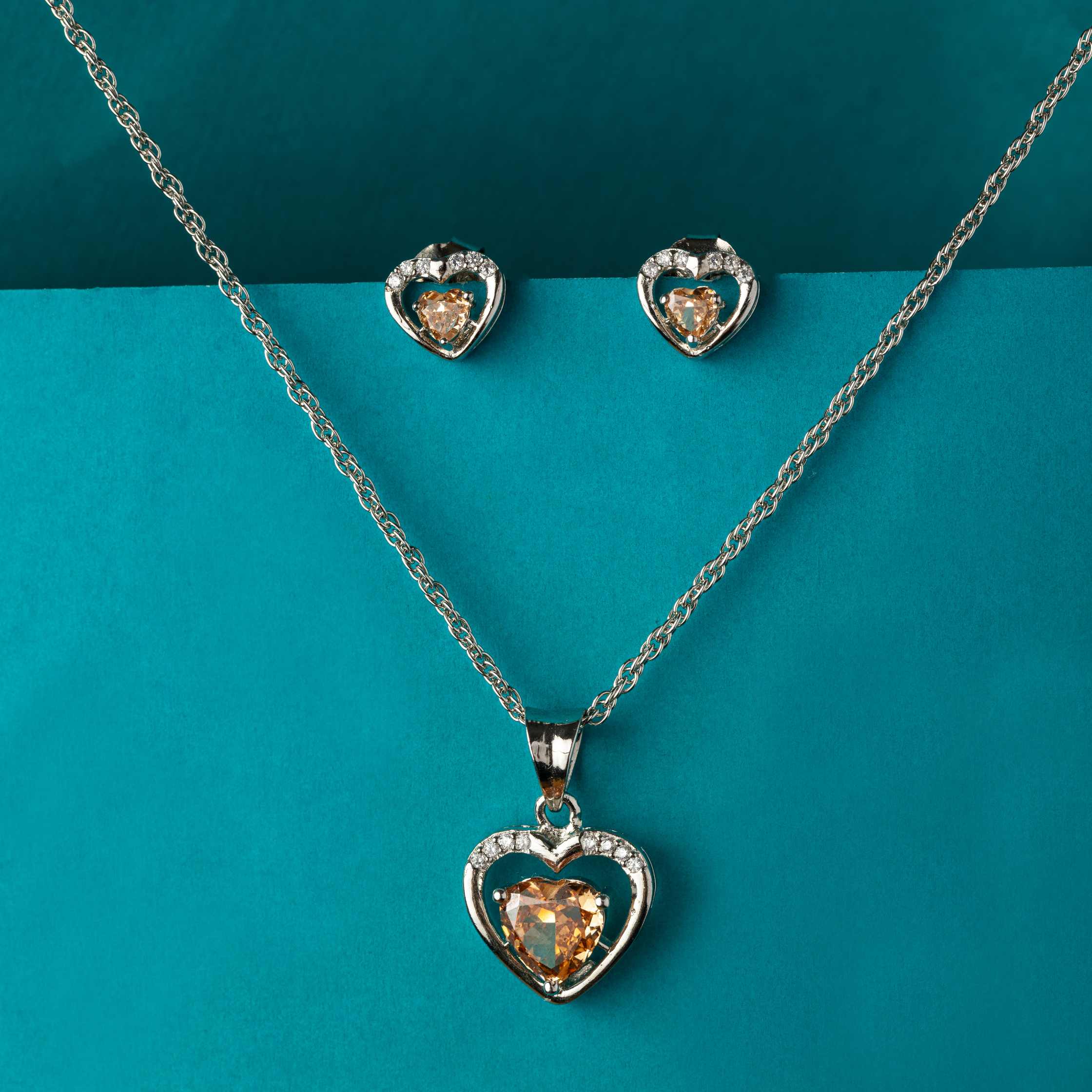 Eterna Zircon Pendant Set