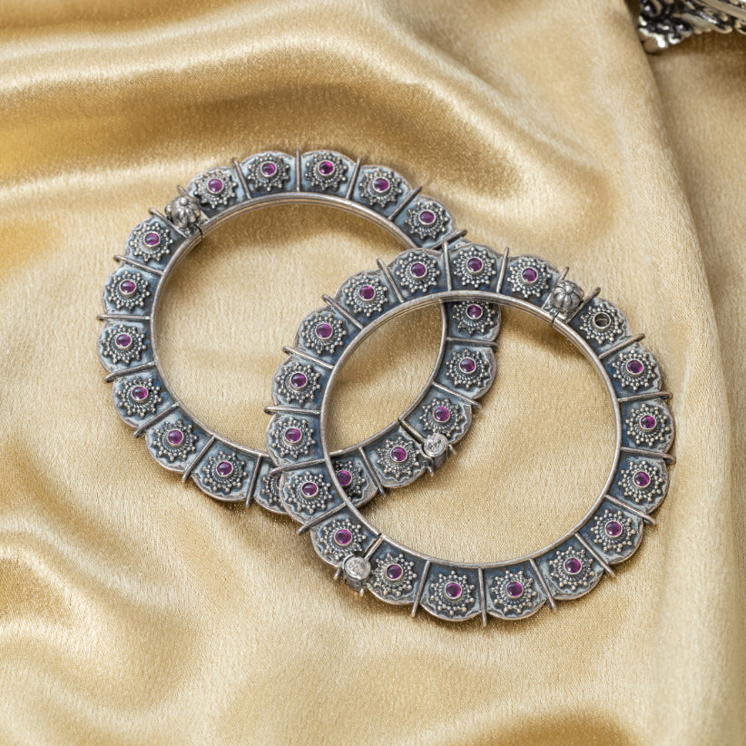 Meenal pink kada