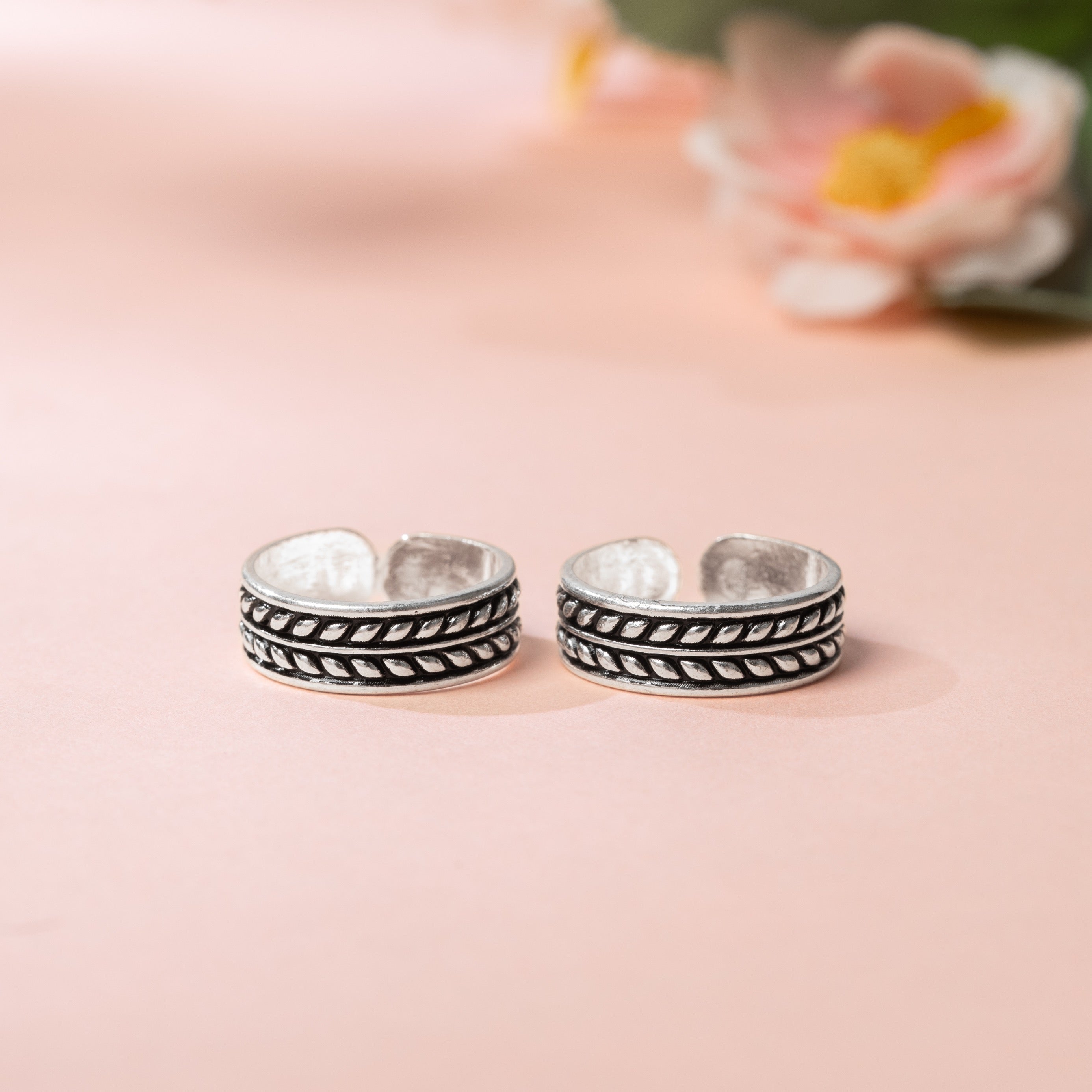 Nazakat Toe Ring