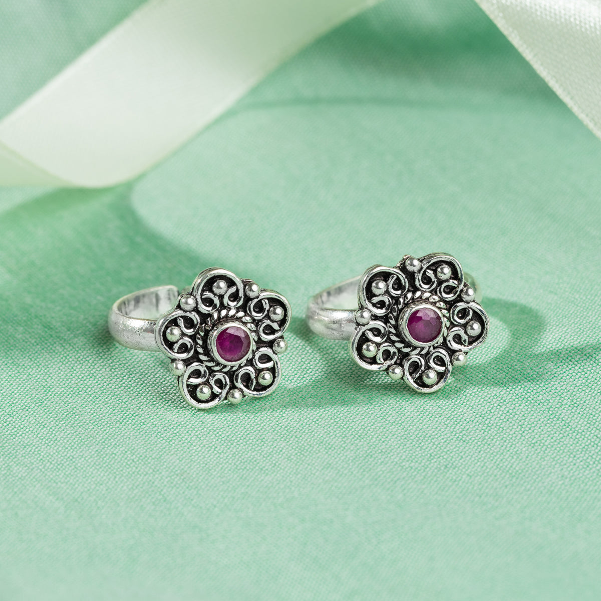 Noor Toe Ring