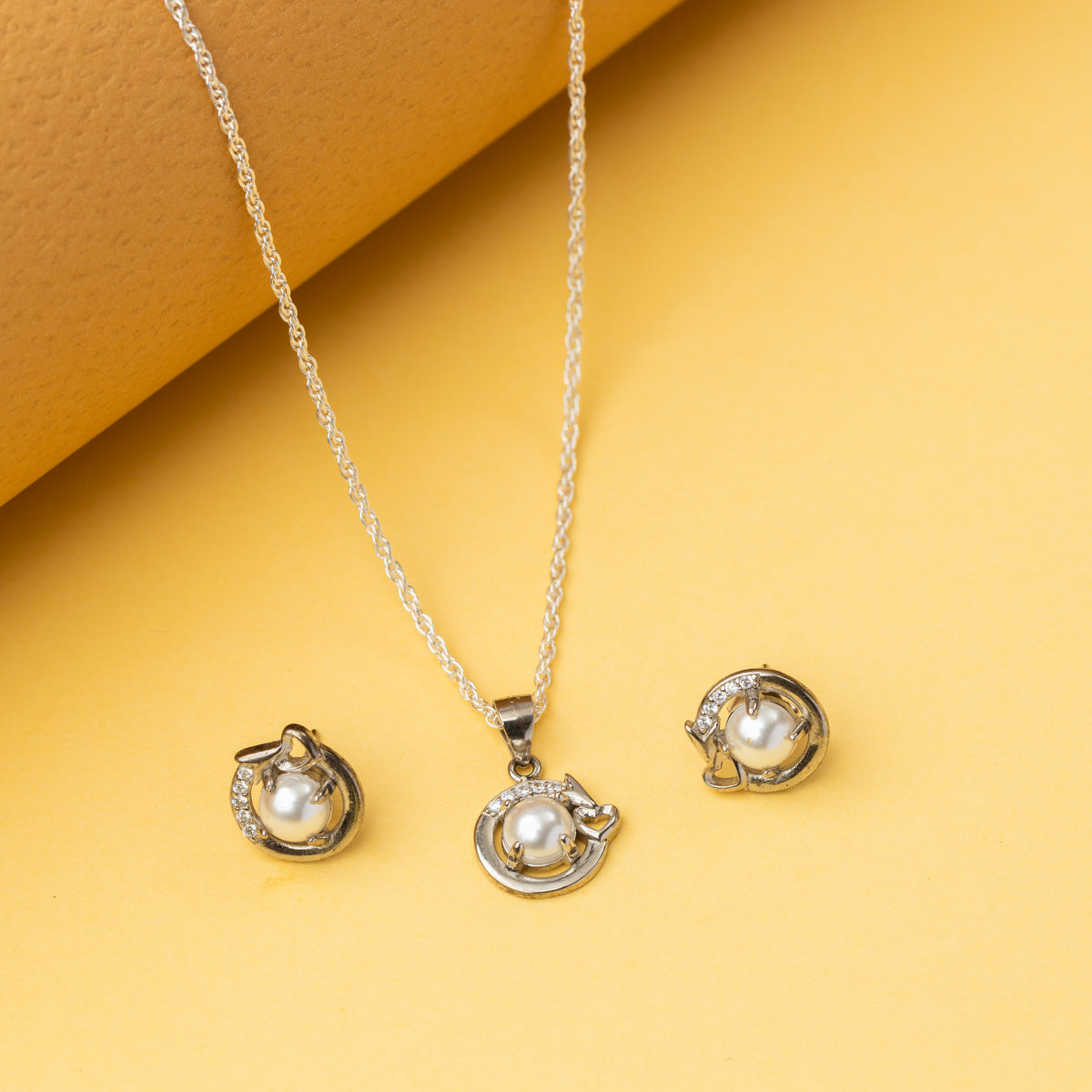 Pearl Radiance Set