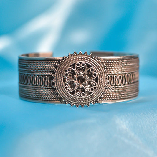 Intricate Design Bracelet - Free Size