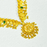 Alluring Kolhapuri Saaj Necklace Set in Gold Polish