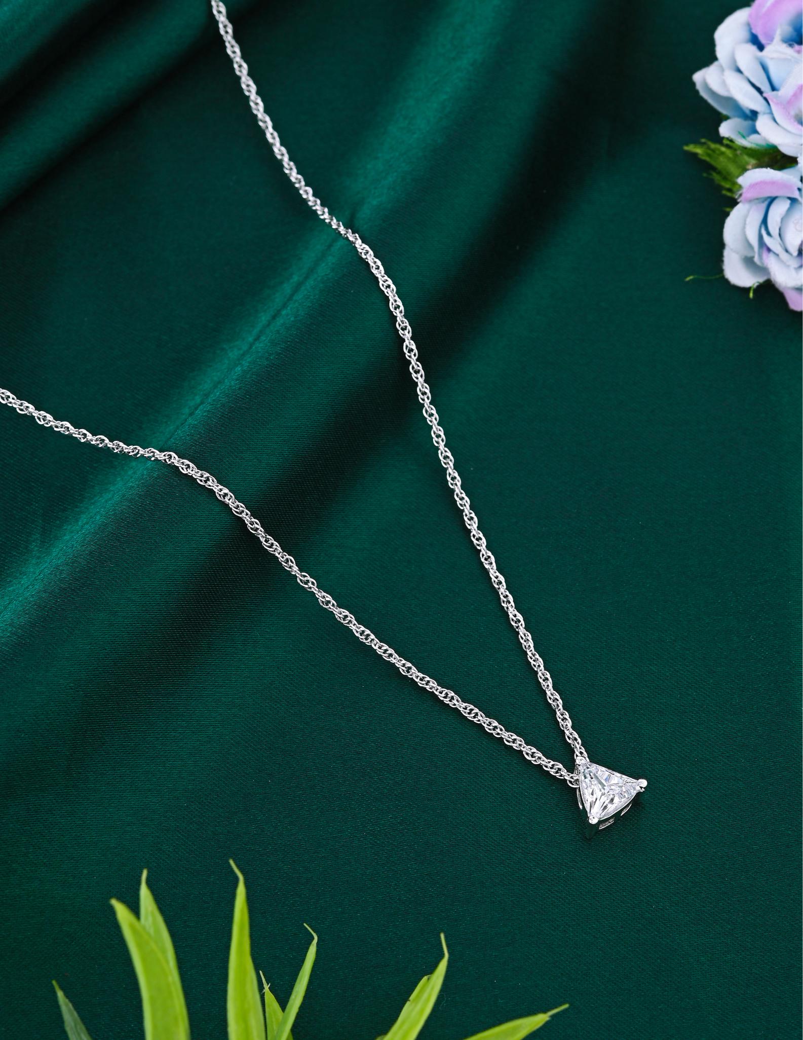 Elara Pendant Necklace