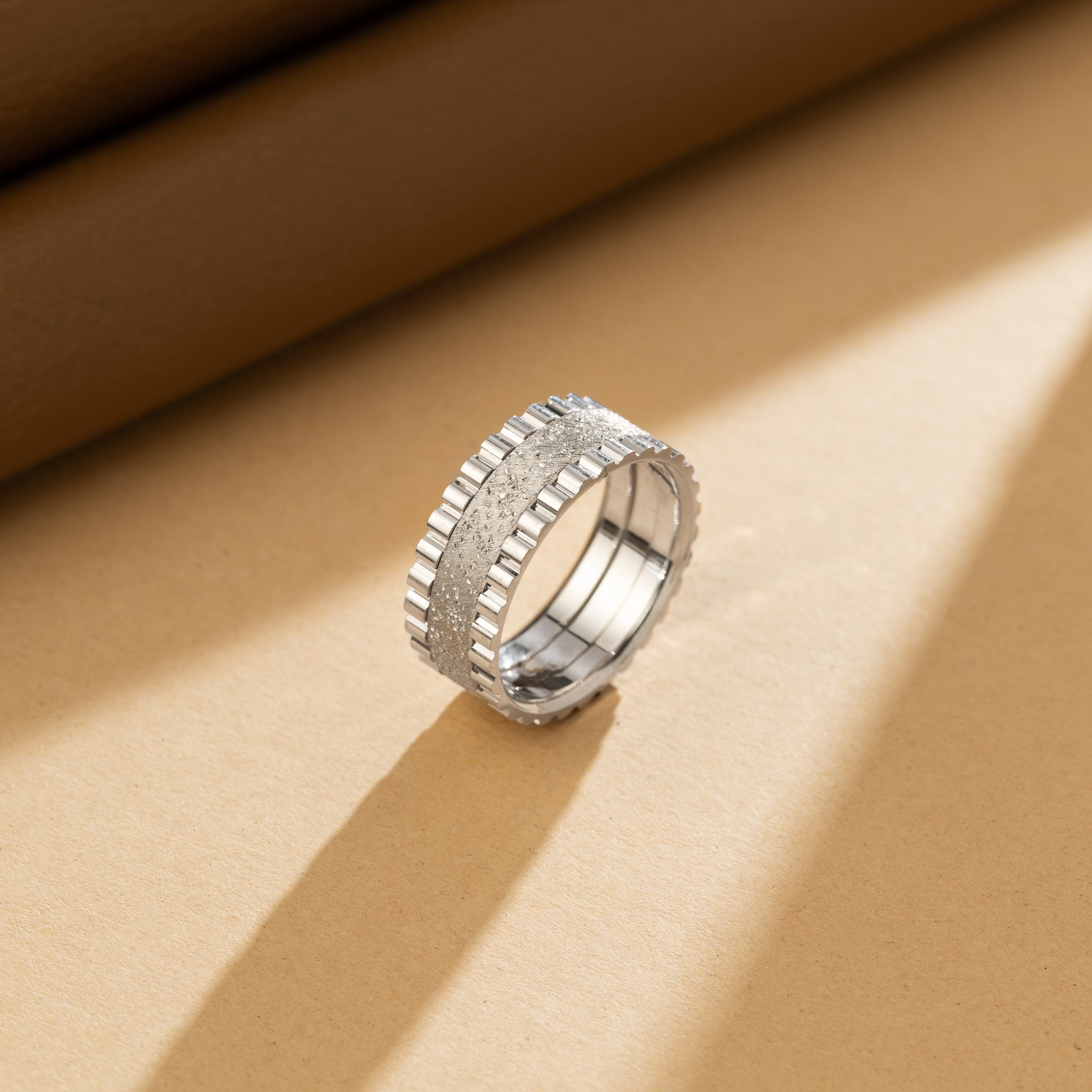 Frosted Edge Spinner Ring