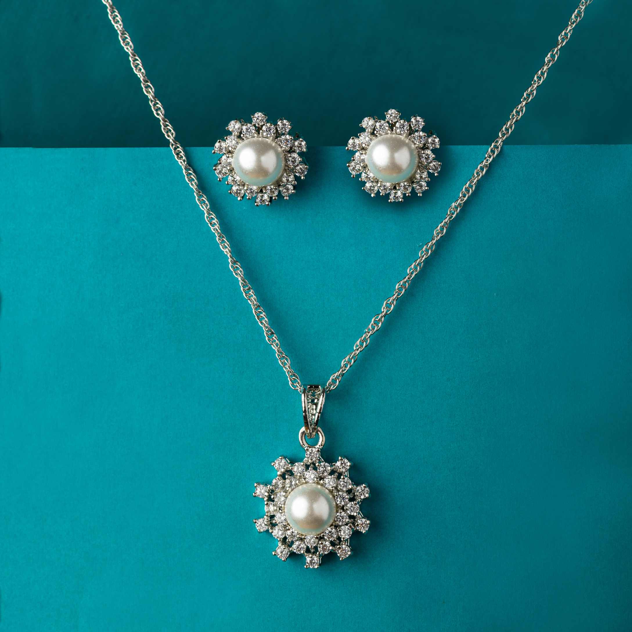 Pearl Glow Zircon Set