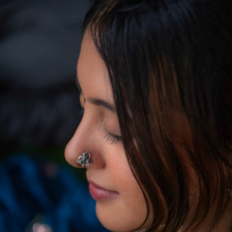 Green Stone Triangle Taar Nose Pin